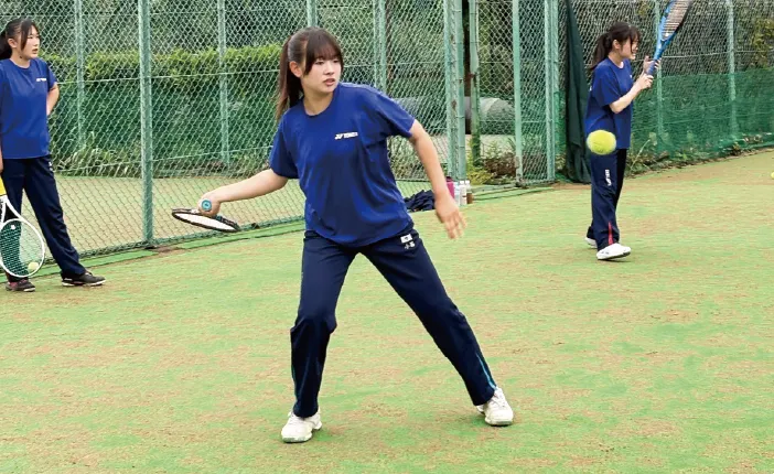 女子硬式テニス部