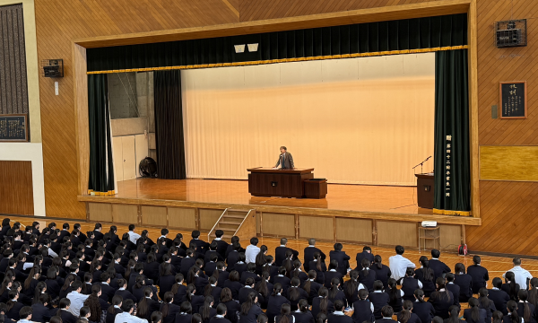５月の全校朝礼を行いました
